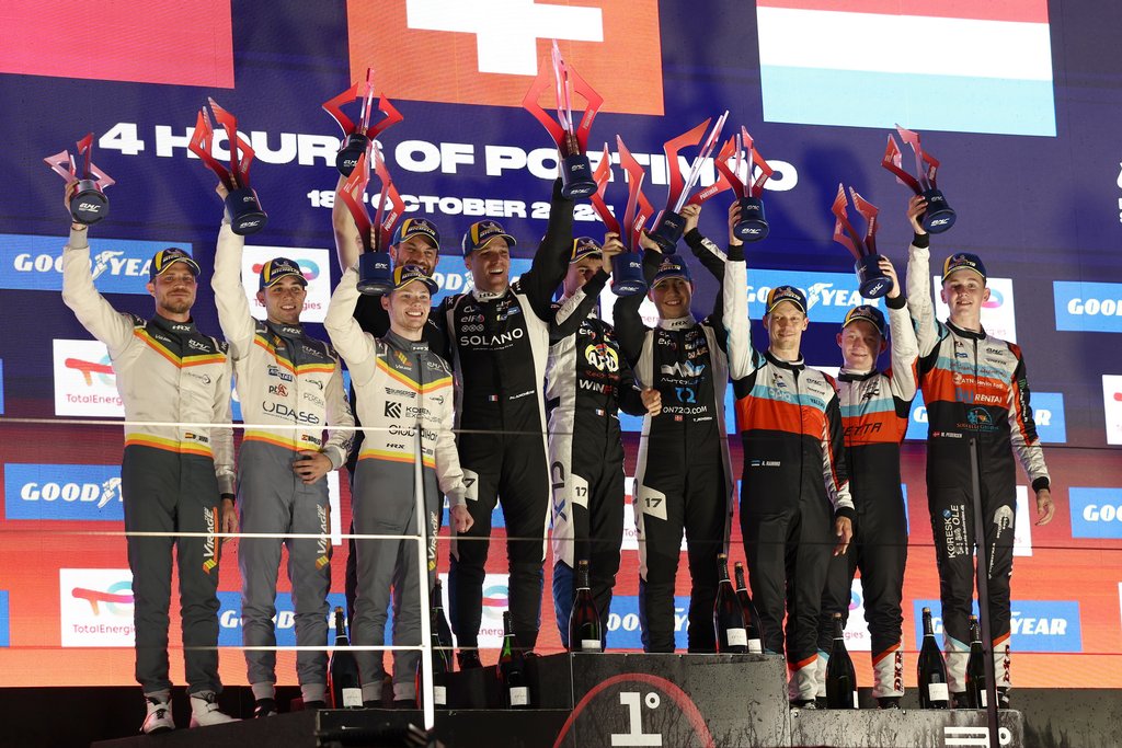 Mikkel Gaarde Pedersen (yderst til højre) kom på podiet med en tredjeplads på Portimao 
(Foto: JJ Media)